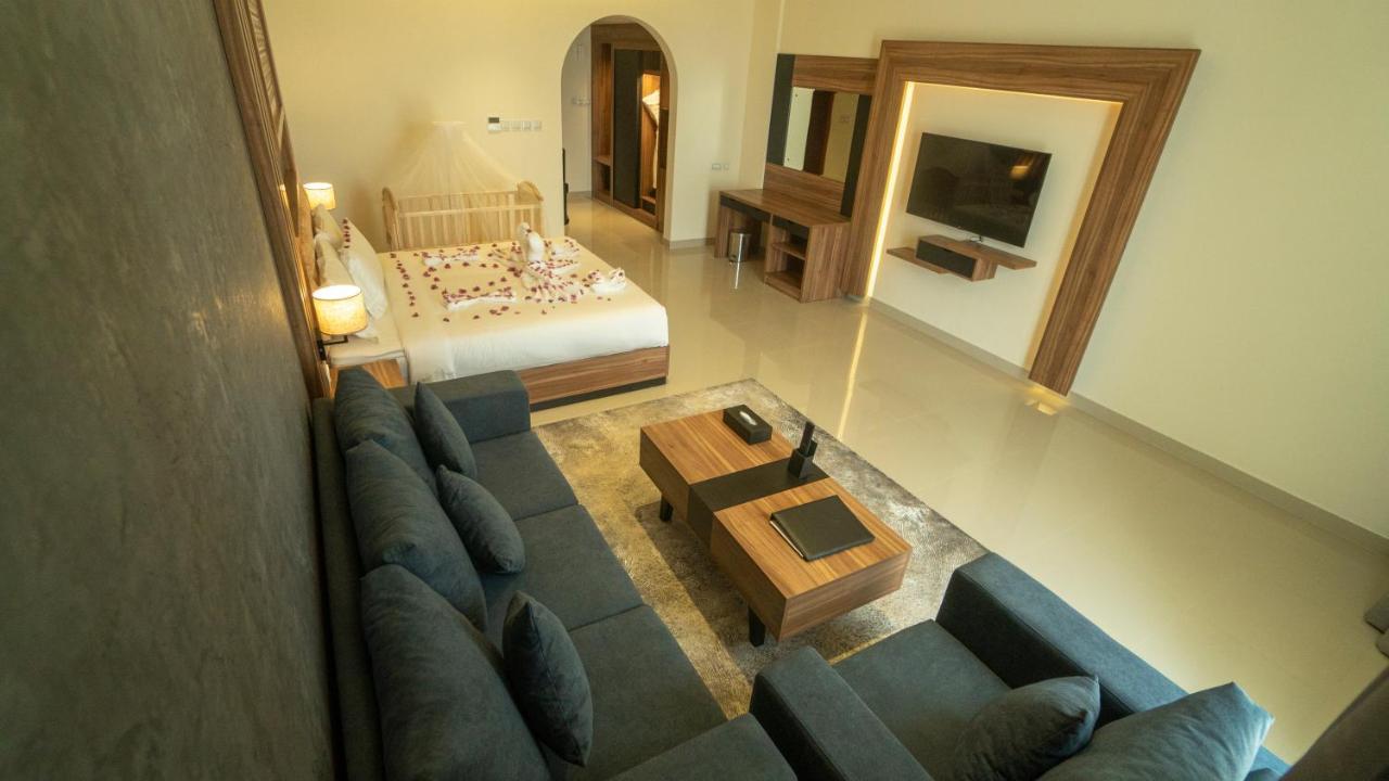 The Plaza & 4*